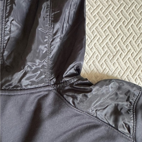 Under Armour Hoddie Tee - Picture 6 of 6